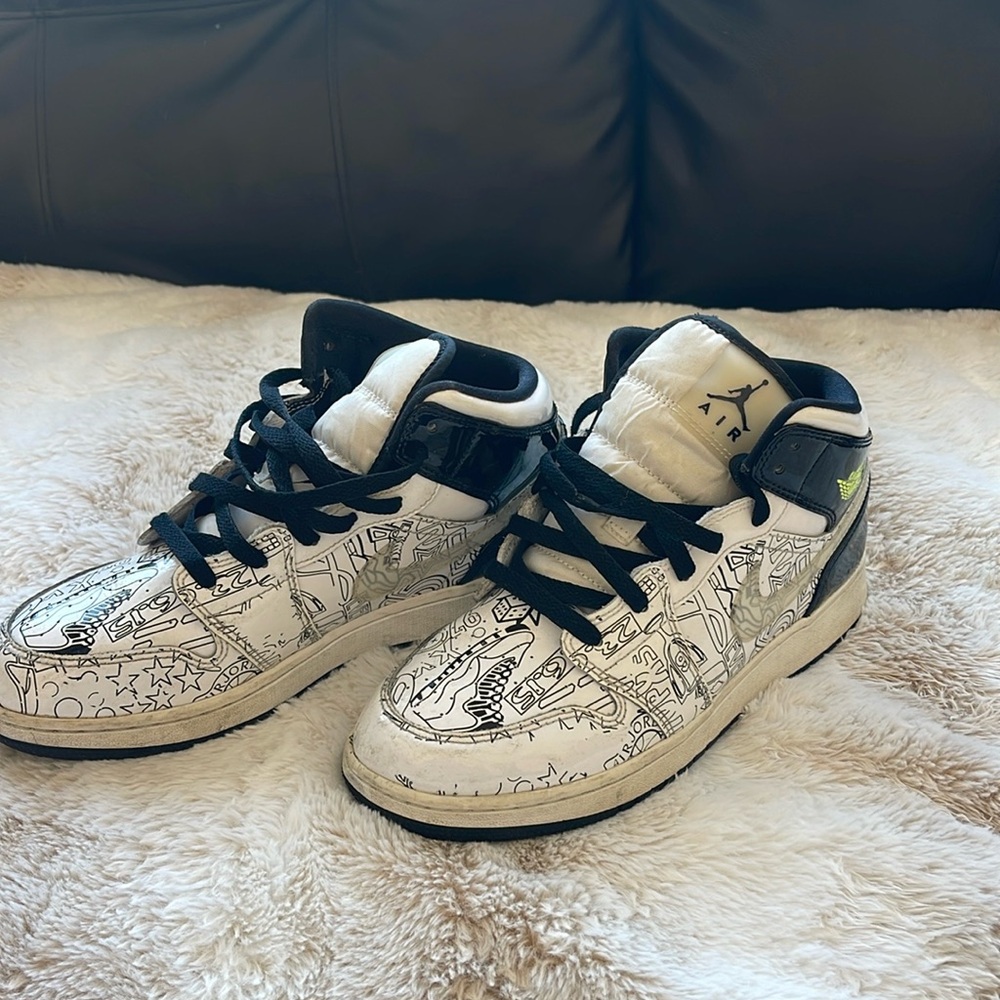 Youth air Jordan size 6.5Y
